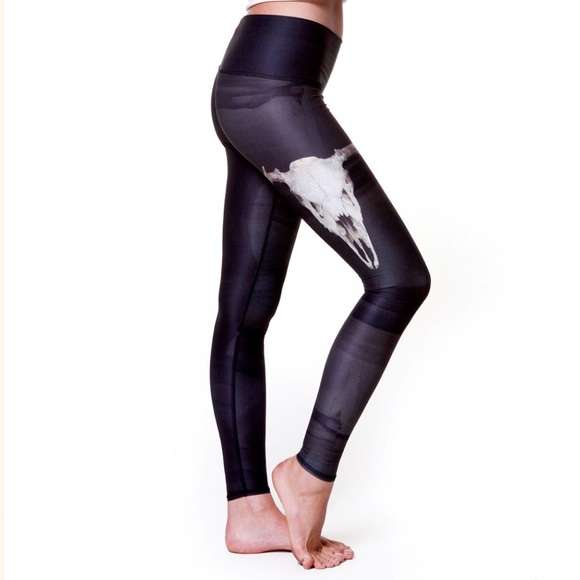 teeki Pants - Deer medicine charcoal hot pants